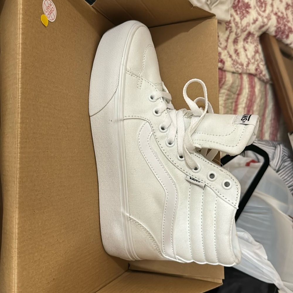 Vans Women's Filmore High Top Platform Shoe size 9 white canvas